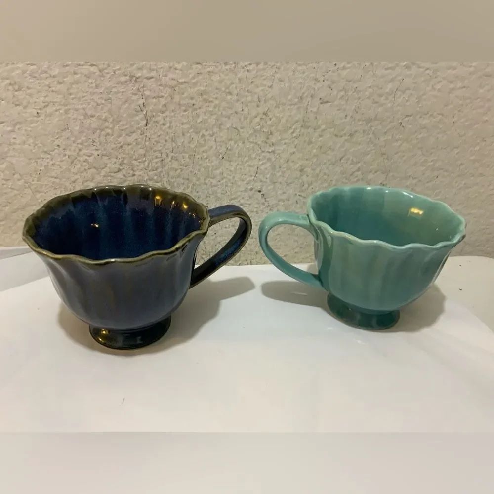 Set of 2 BIA Kitchen & Home Scalloped Footed Coffee Mugs G22